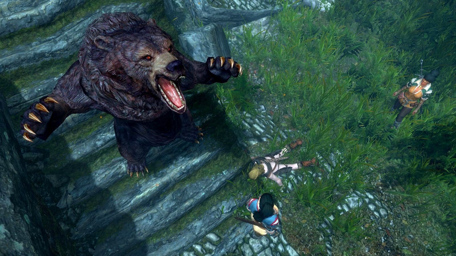 Медведь помог справиться с бандитами..