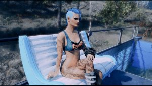 Возле бассейна.